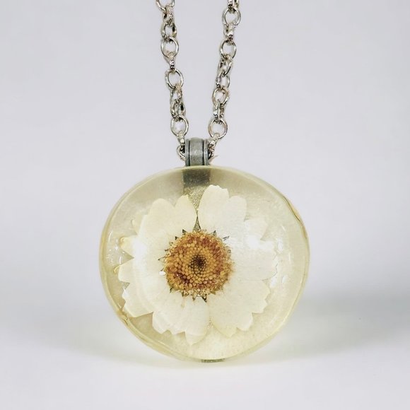 Vintage Petal Lane Pressed Flower/Resin Necklace - Picture 2 of 5